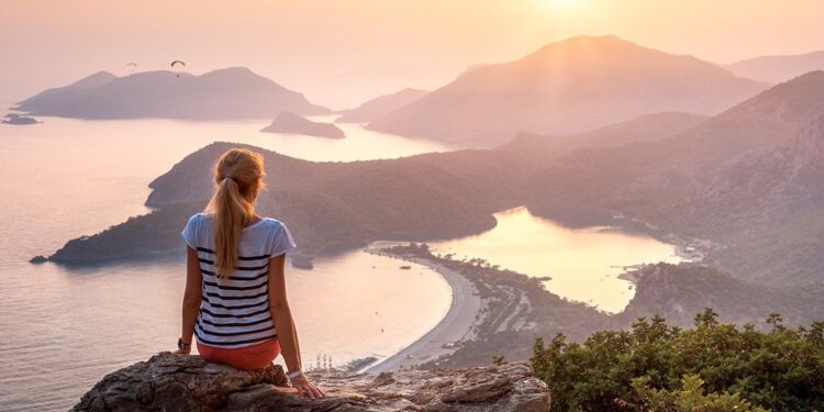 السفر يعزز سعادتكِ أكثر من أي شيء آخر، وفقاً للدراسات العلميّة