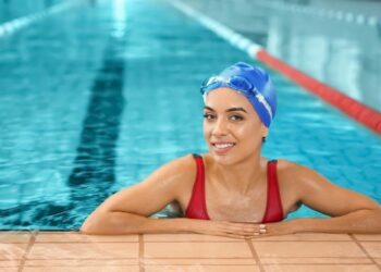 السباحة افضل رياضة لحرق الدهون